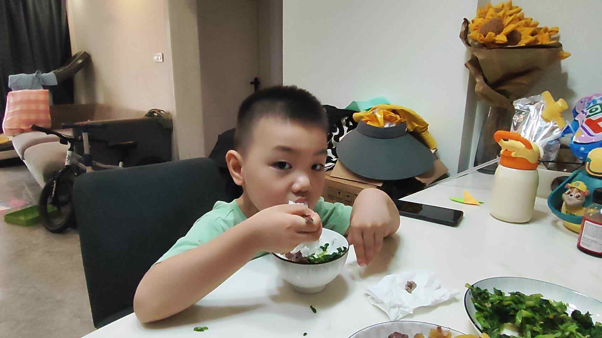 中A班-吴云泽-独立吃饭20240923