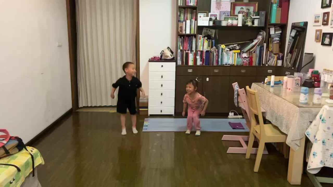 连续双脚跳
