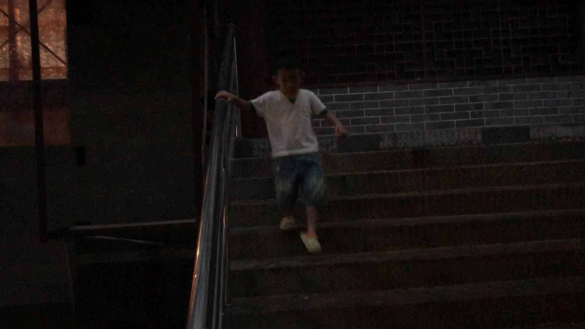 安全上下楼梯