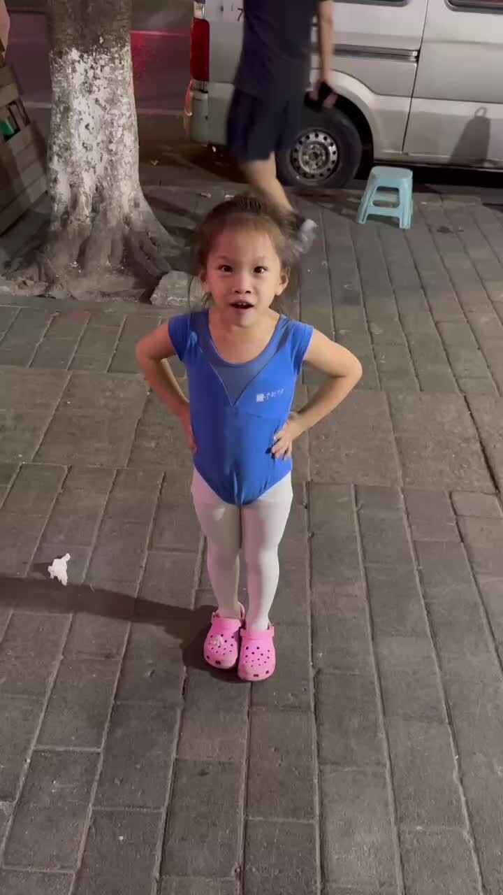 大A班唐依依双脚跳跃练习