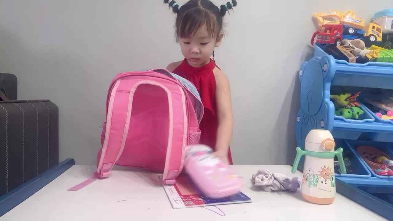 中A班～2024年9月20日～夏爱林整理书包.MOV