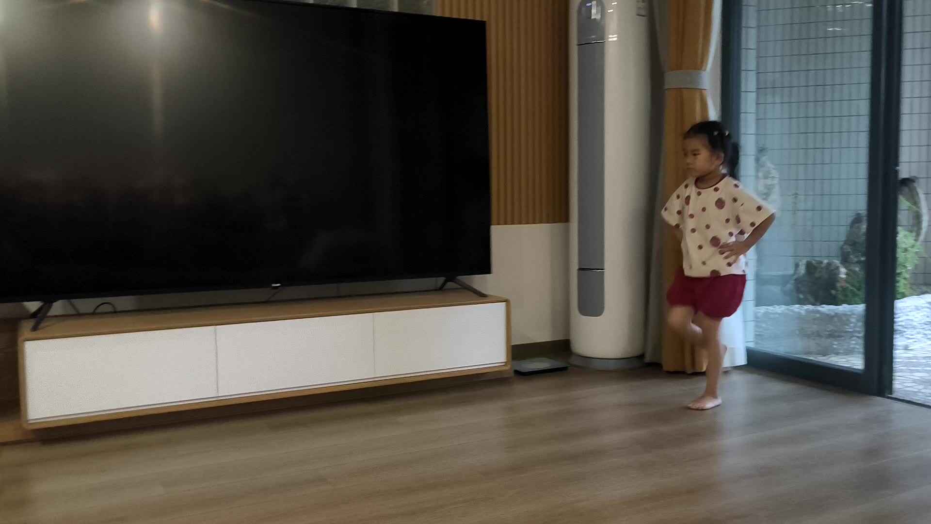 大A班许久20240929-双手叉腰踏步走