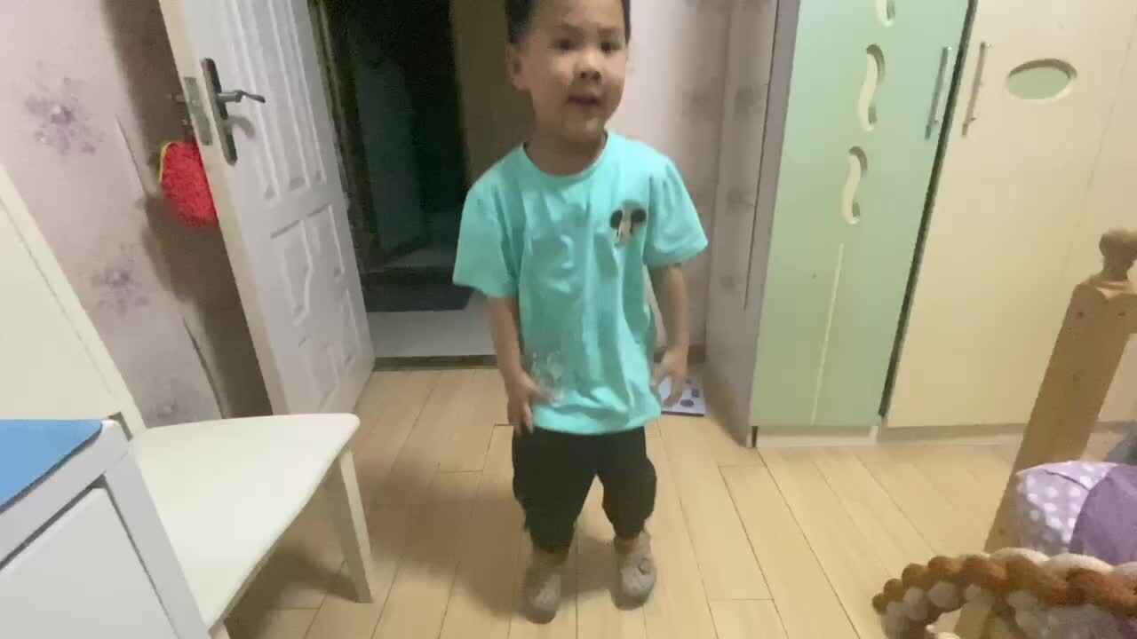 大B班吕子垚体能训练（双脚连续跳）20240923.MOV