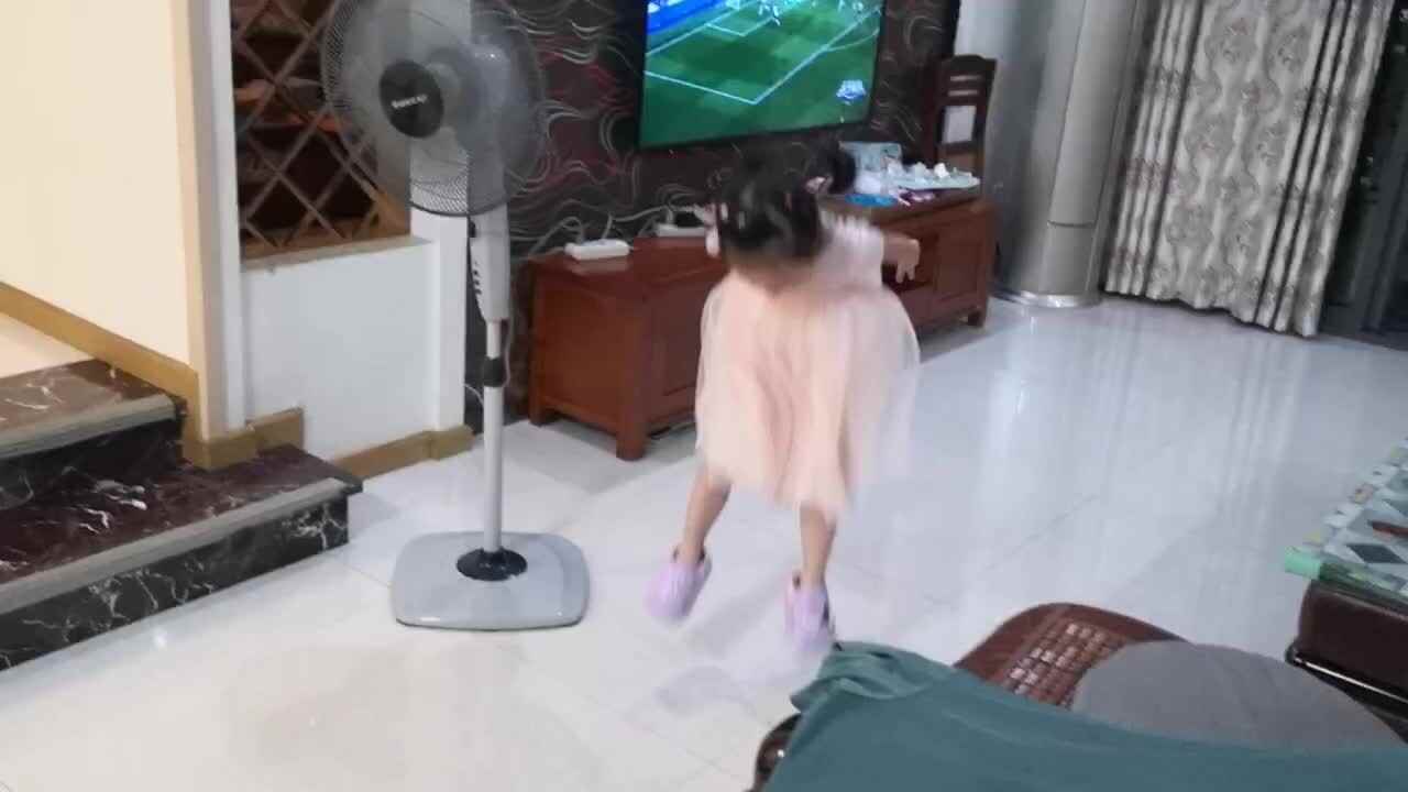 大A班李盈莹 双脚连续跳