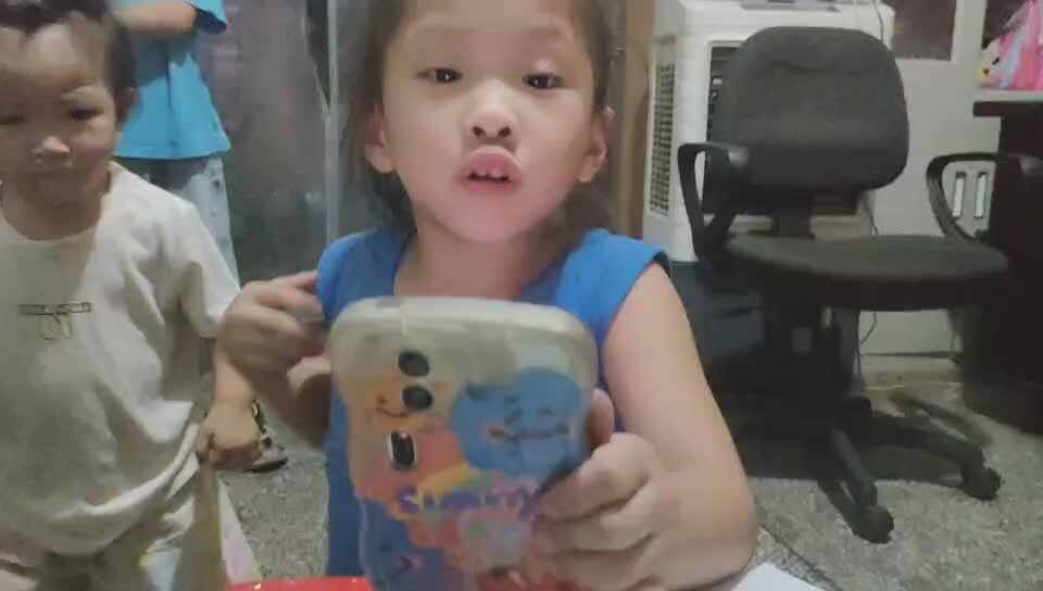 ⁣大a班唐依依观看英文儿歌