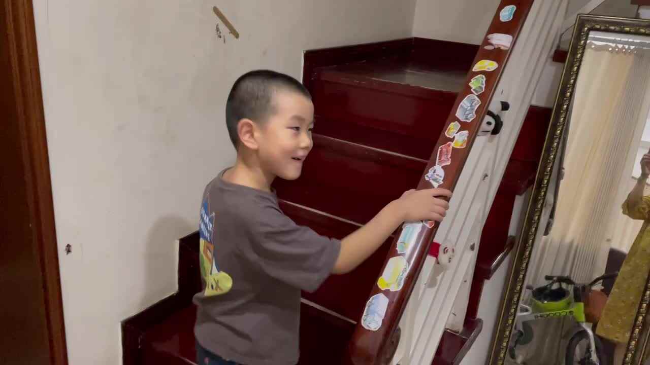 2024.9.20-大A班胡焌一《上，下楼梯》