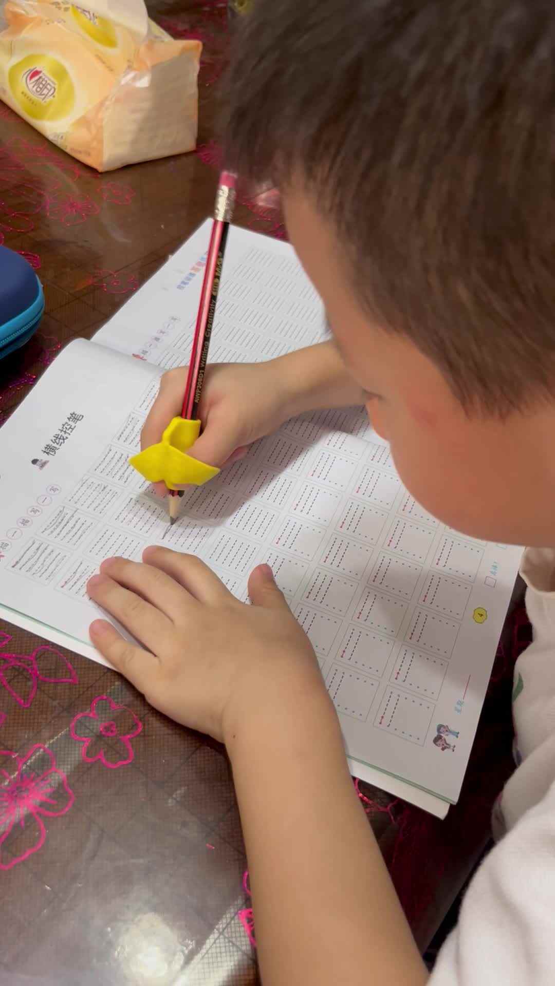 大A班 钟昊彦《控笔练习》.mov