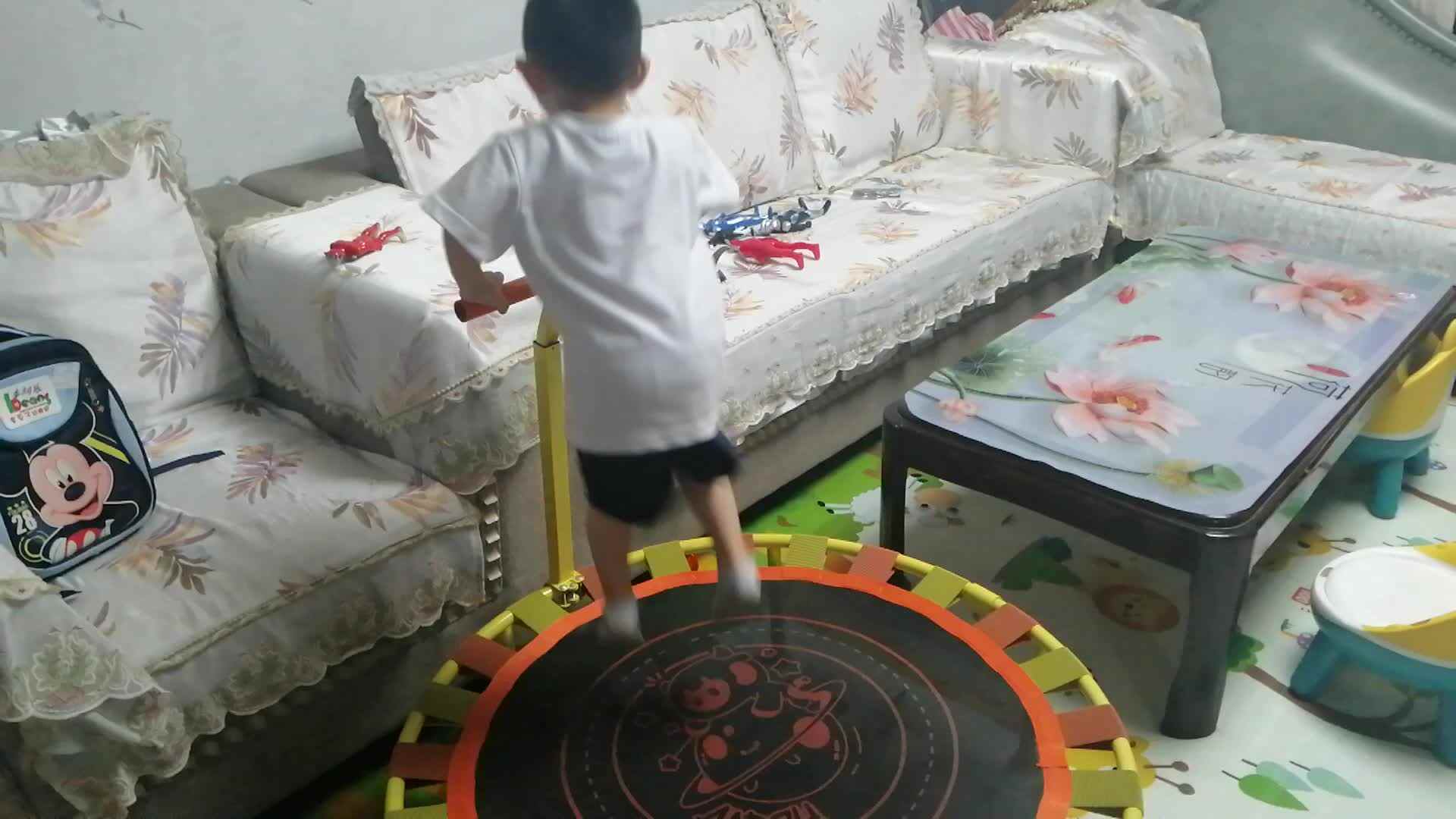 中A班2024.9.26李柯辰双脚连续跳.mp4