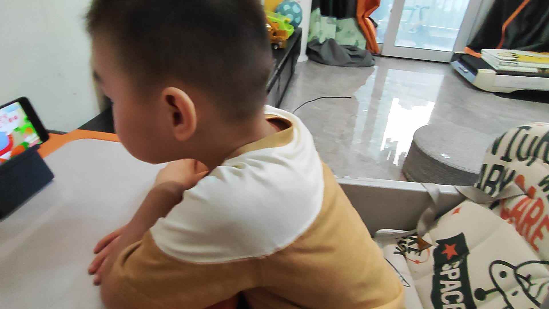 中A班-吴云泽-上下楼梯视频观看