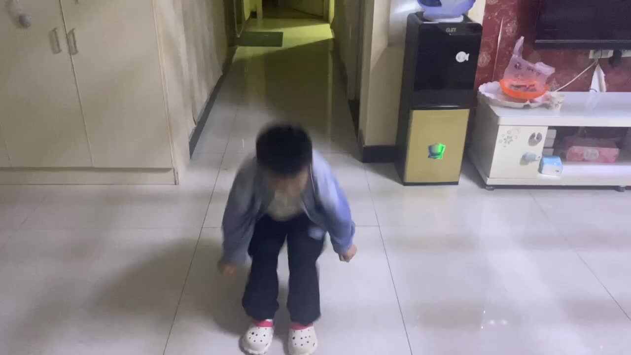 ⁣大B班吕子垚体能训练（原地跳远）20241030.MOV