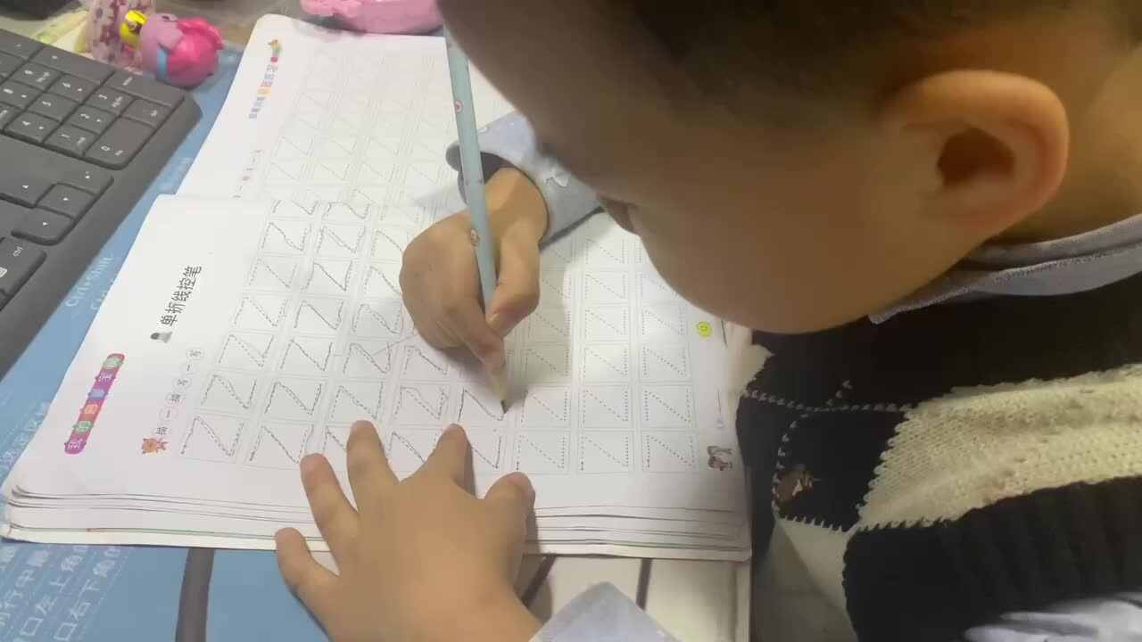 大B班吕子垚控笔练习20241028.MOV