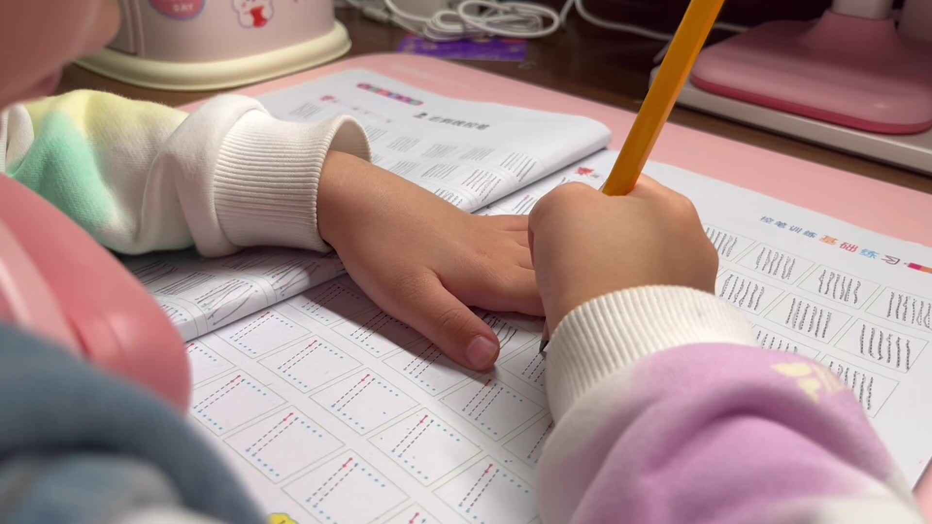 大B班李茵琪控笔练习.mov