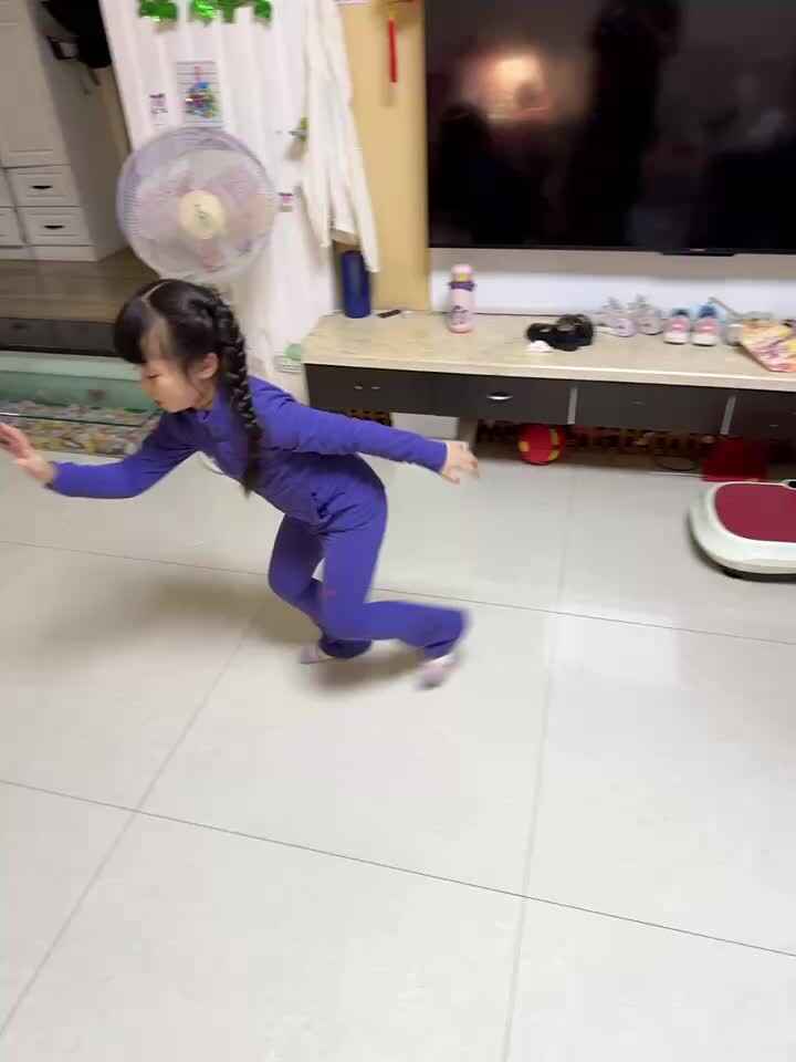 20241023大B班舒琳芯拍篮球