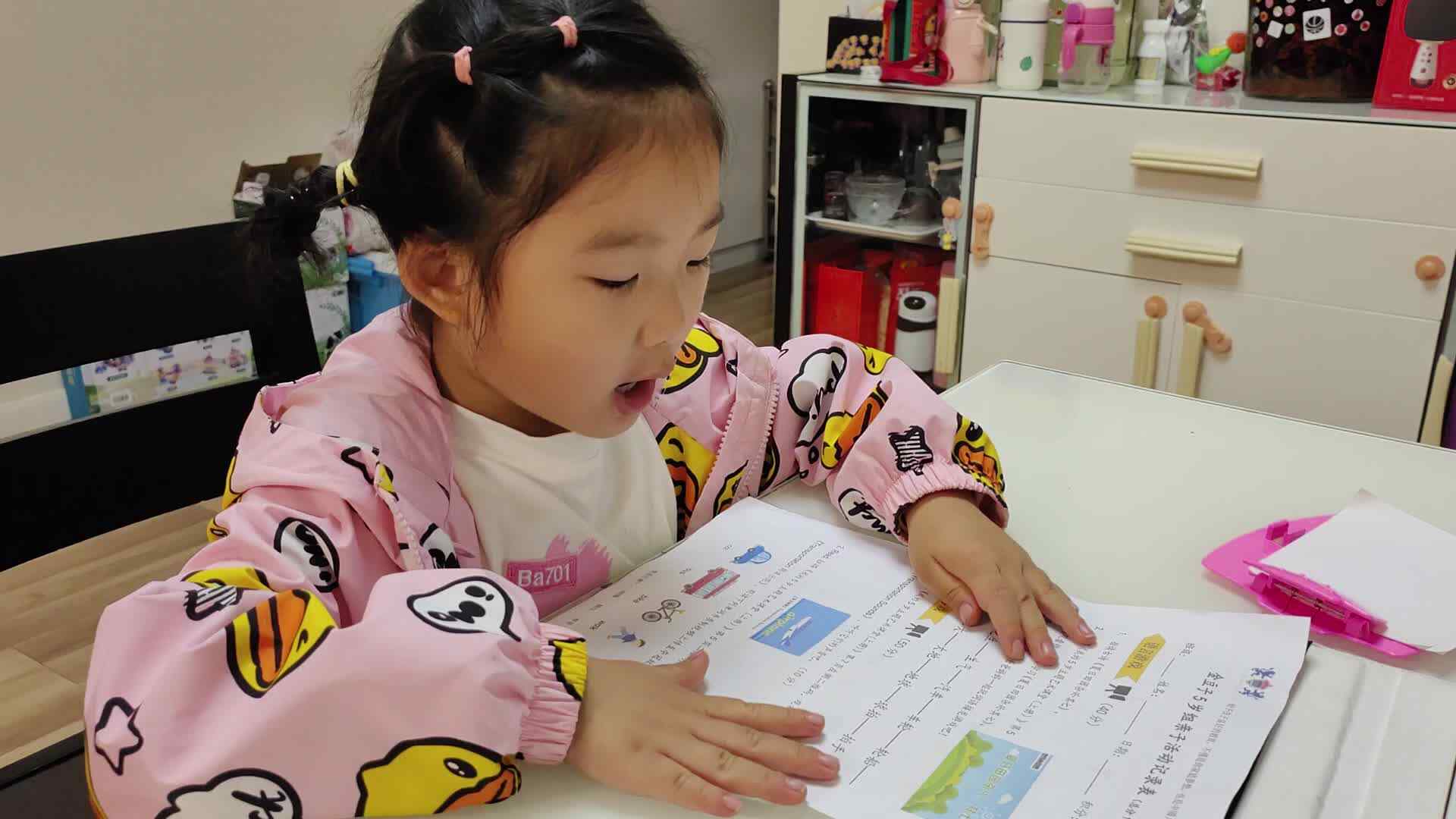 ⁣⁣⁣⁣10月12日大B班宁汐言观看英语视频《Transportain》