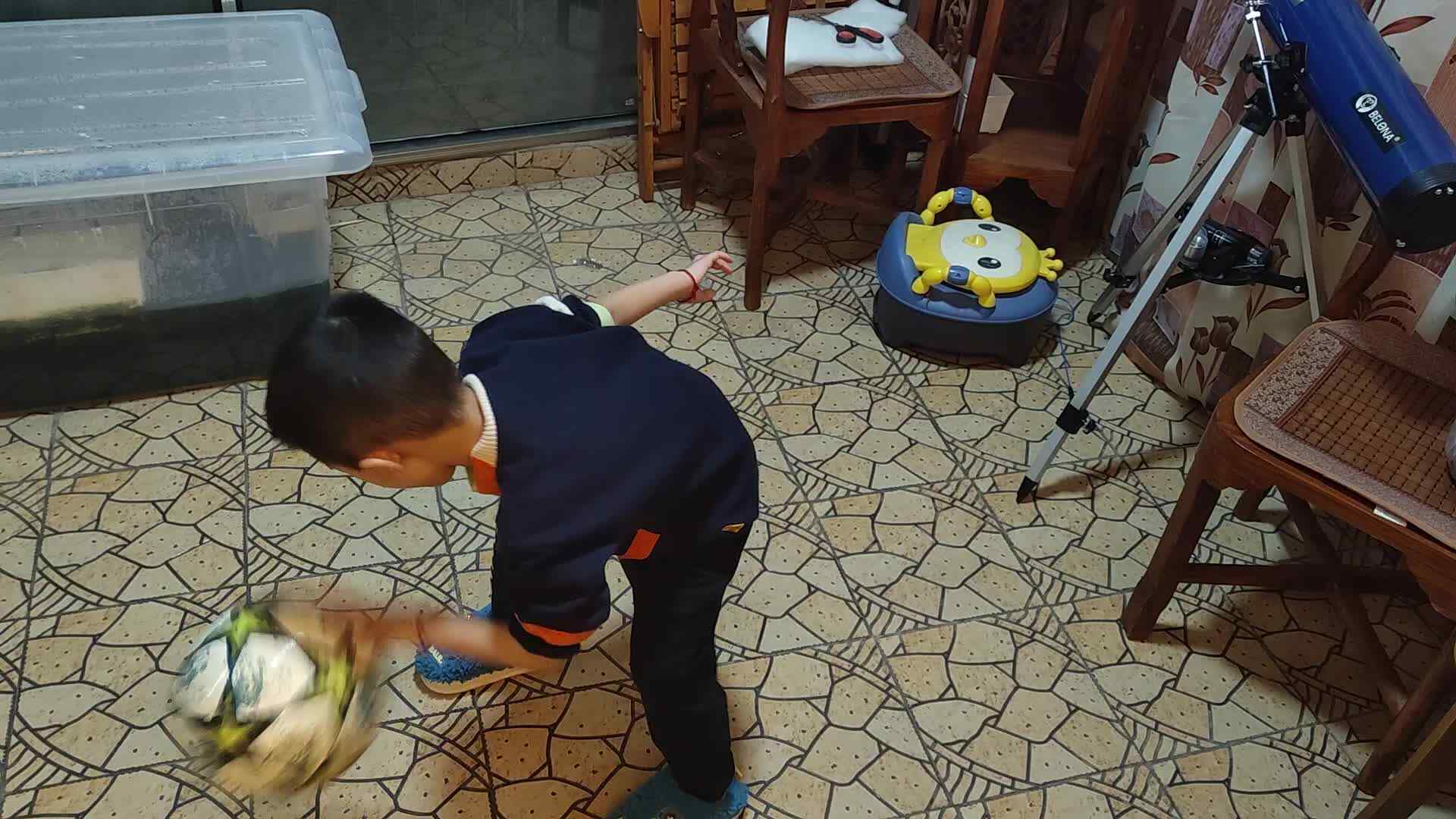 大b班刘倬宇拍球VID_20241021_194805.mp4