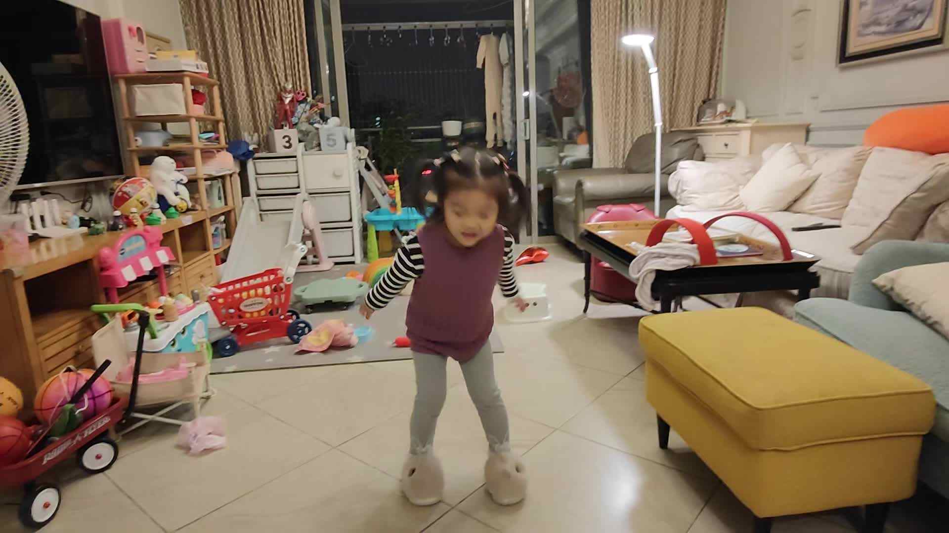 中A班张忻宜立定跳远w.mp4