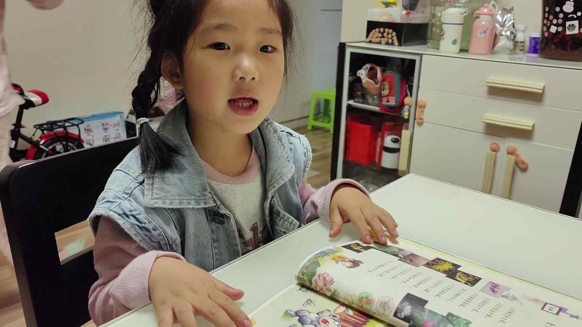 ⁣⁣⁣⁣⁣⁣10月17日大B班宁汐言指读语言