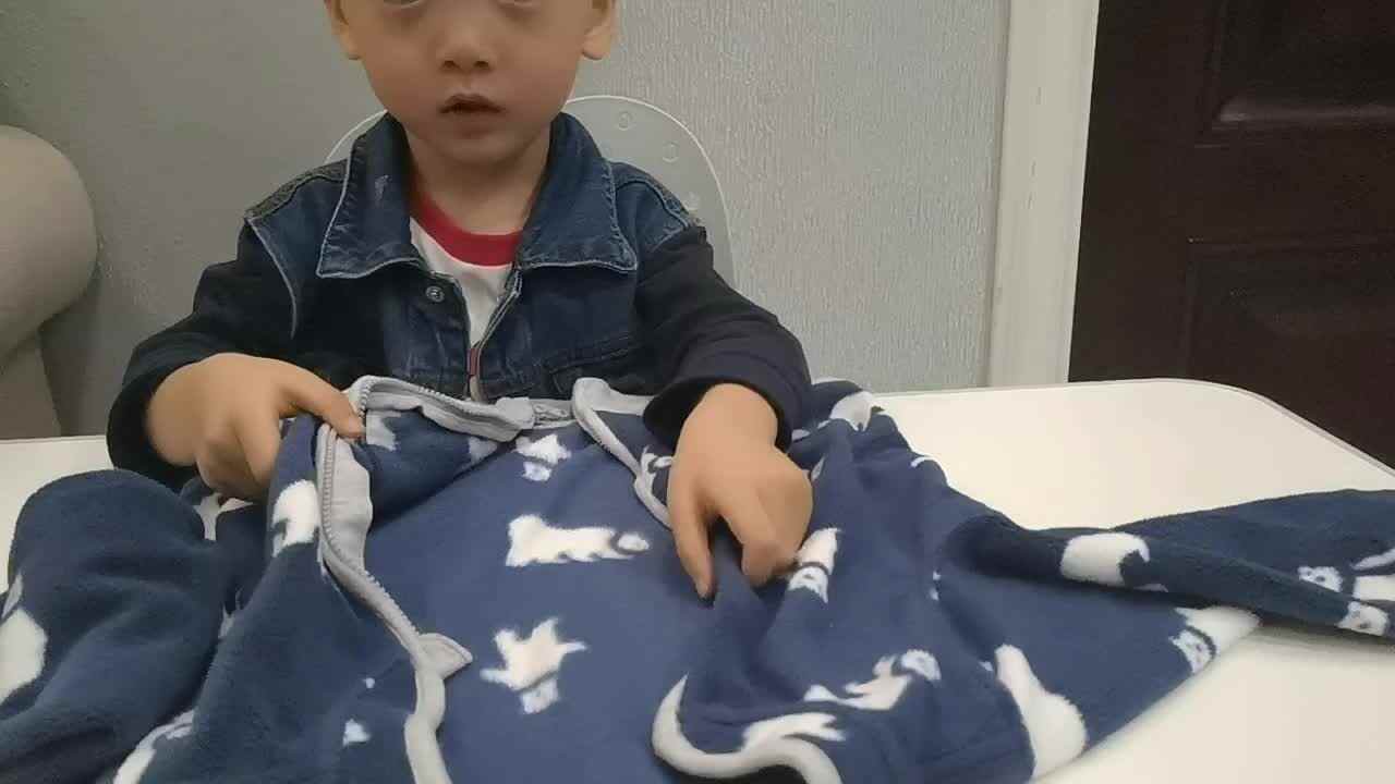 中A班蒋熠  2024.10.28  叠衣服.mp4