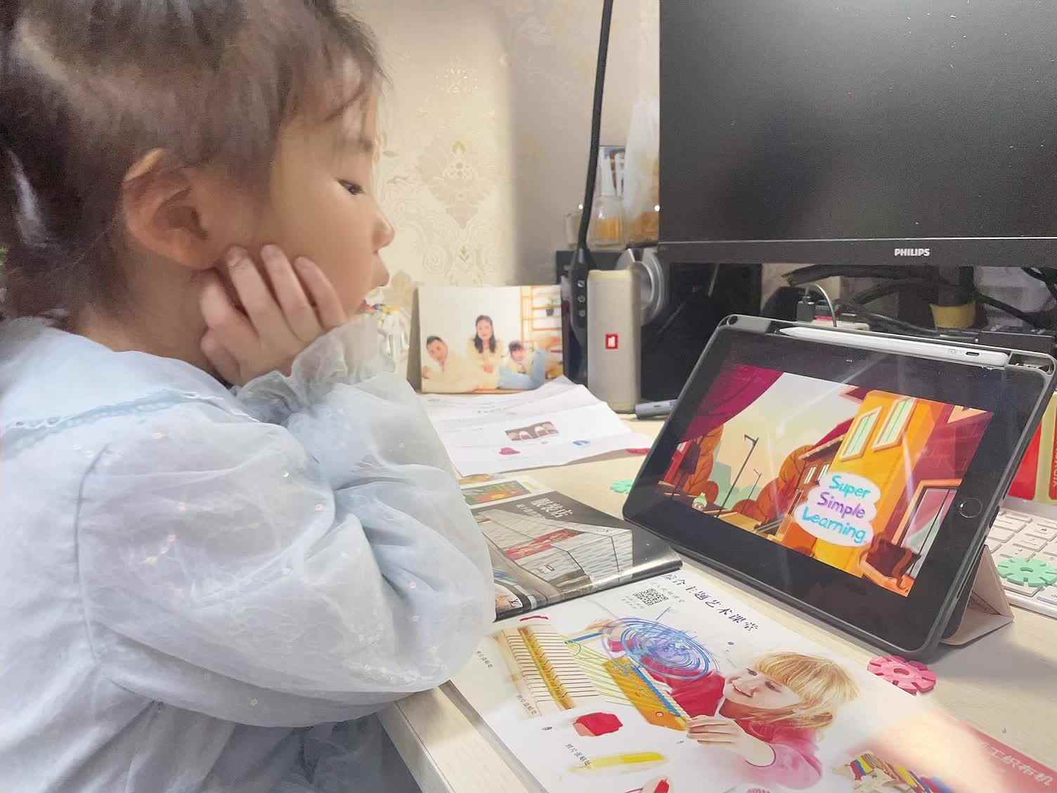 学前B班蒲依诺2024.10.18日观看英文儿歌(Put On Your Shoes).mp4