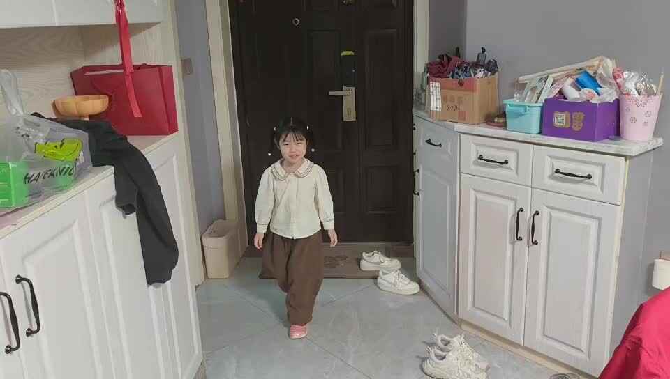 大B班 徐子伊  交替高抬腿