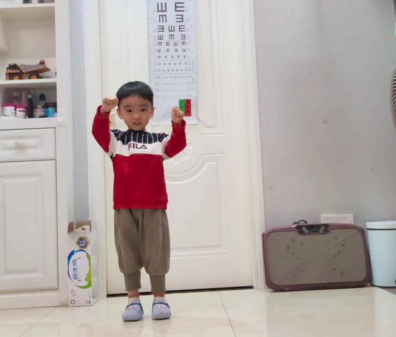 中A班蒋熠_202410.10_立定跳远mp4