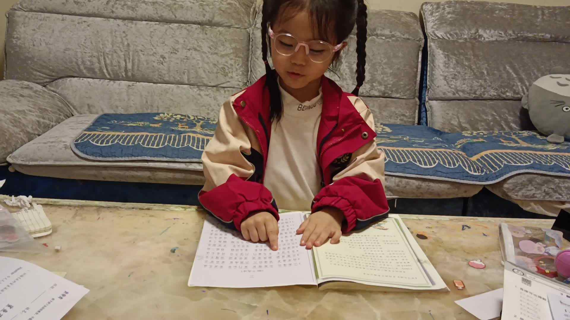 20241023学前B班任依恬指读《成语接龙》