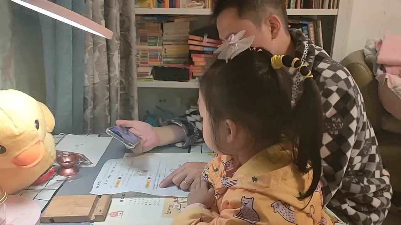 ⁣⁣⁣20241012陈灵兮闯关练习观看英文视频《A》