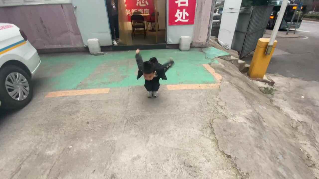 ⁣大B班吕子垚体能训练（原地跳远）20241031.MOV