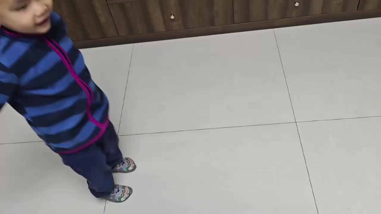 中A班2024.10.10李柯佑跳远.mp4