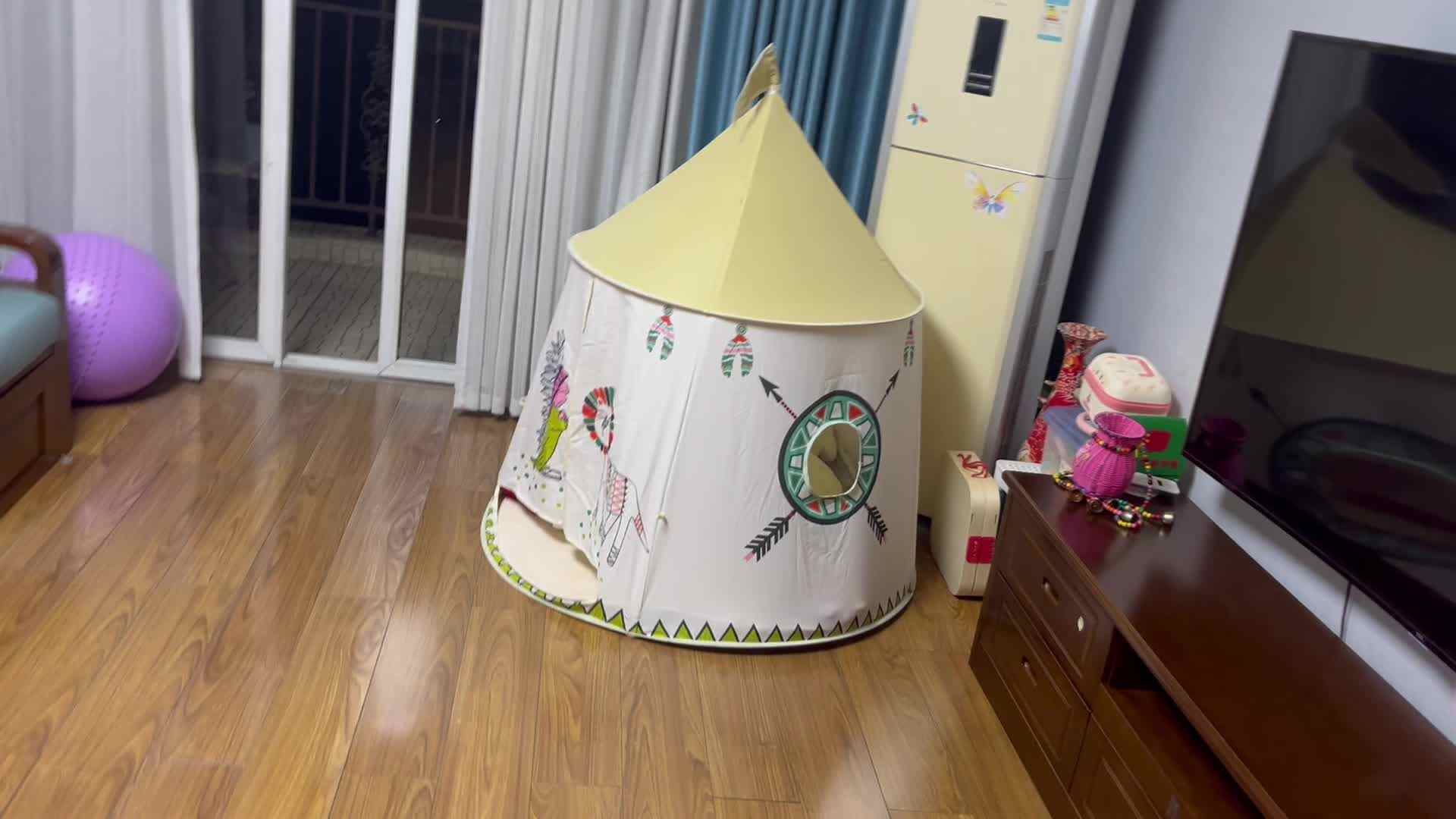 大B班李茵琪练习摸高跳