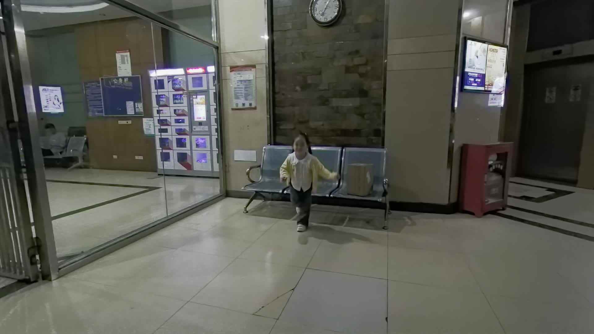 中A班2024.10.22艾琰茹—单脚连续跳