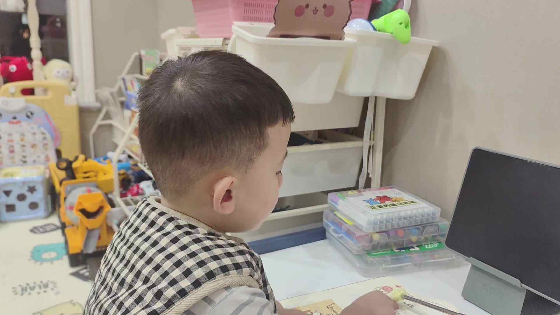 2024.10.13中A班李楷延——指读《什么笔》.mp4