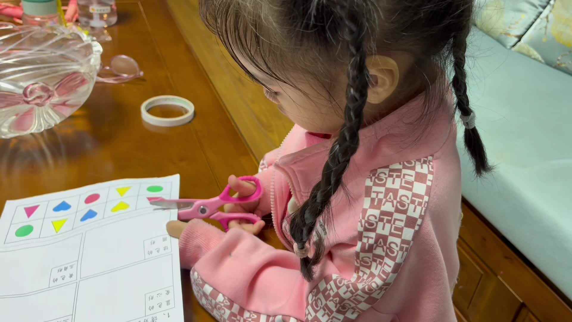 大B班李茵琪完成数学作业单.mov