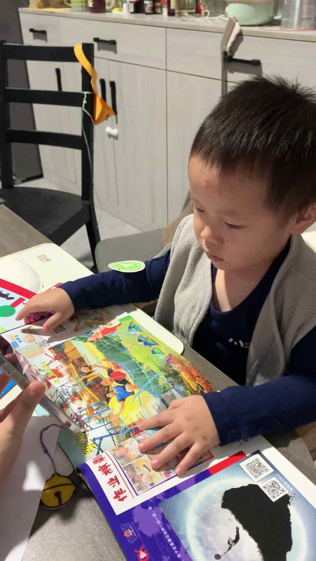 20241026实验小班刘雍洛指读