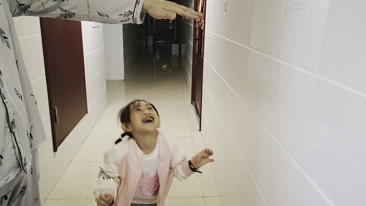 2024年10月10日大B班谭诗锜练习摸高跳