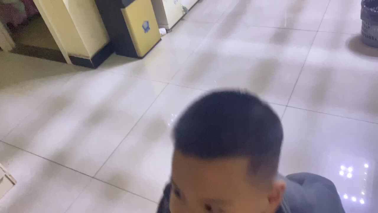 ⁣大B班吕子垚体能训练（⁣练习摸高跳）20241008.MOV