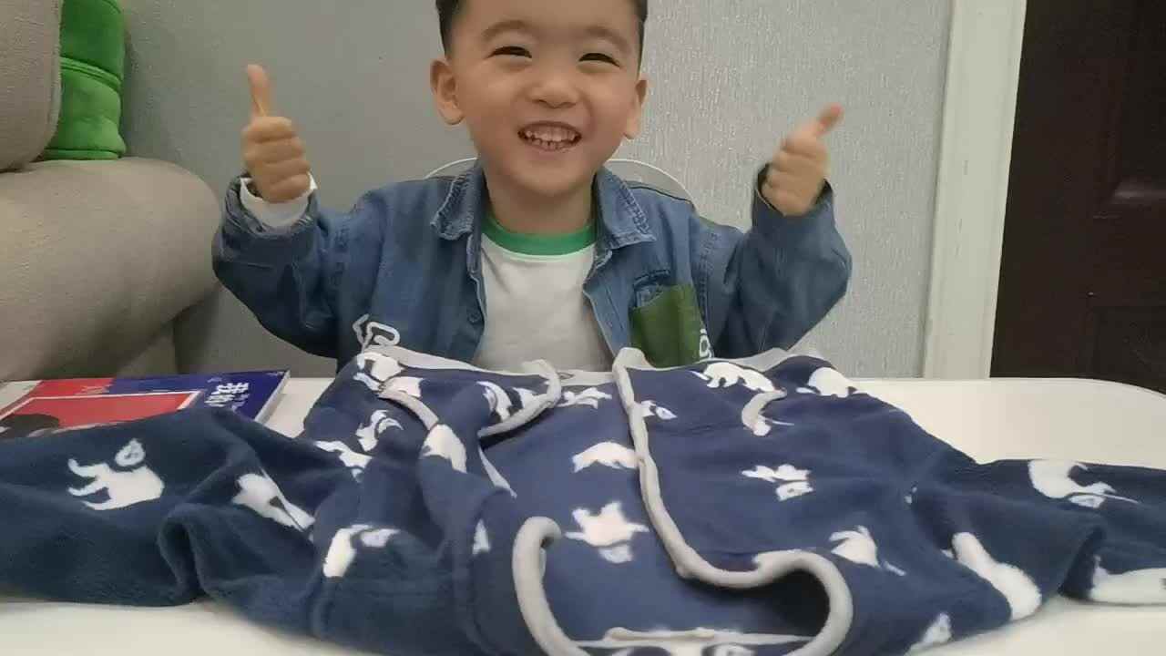 中A班蒋熠  2024.10.30   叠衣服.mp4