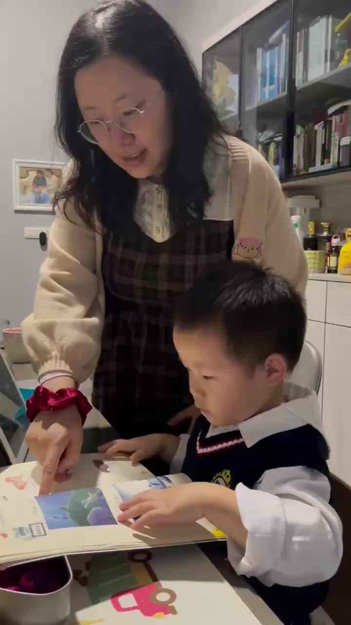 20241028实验小班刘雍洛指读
