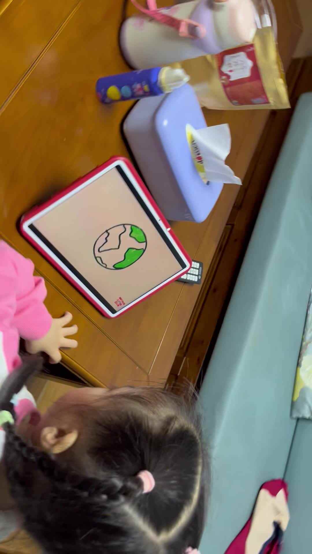 大B班李茵琪观看英语视频