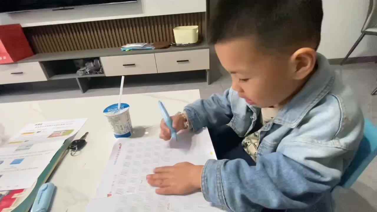 ⁣⁣⁣⁣大B班吕子垚控笔练习20241020.MOV