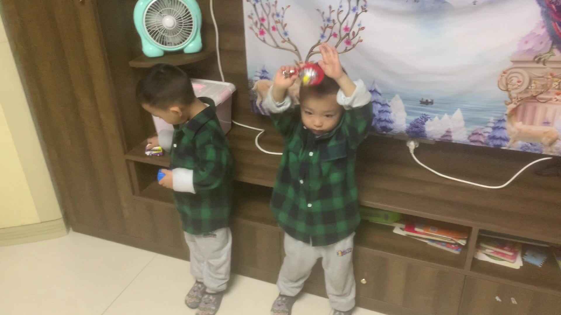 中A班2024.10.17李柯辰李柯佑唱歌表演.mov