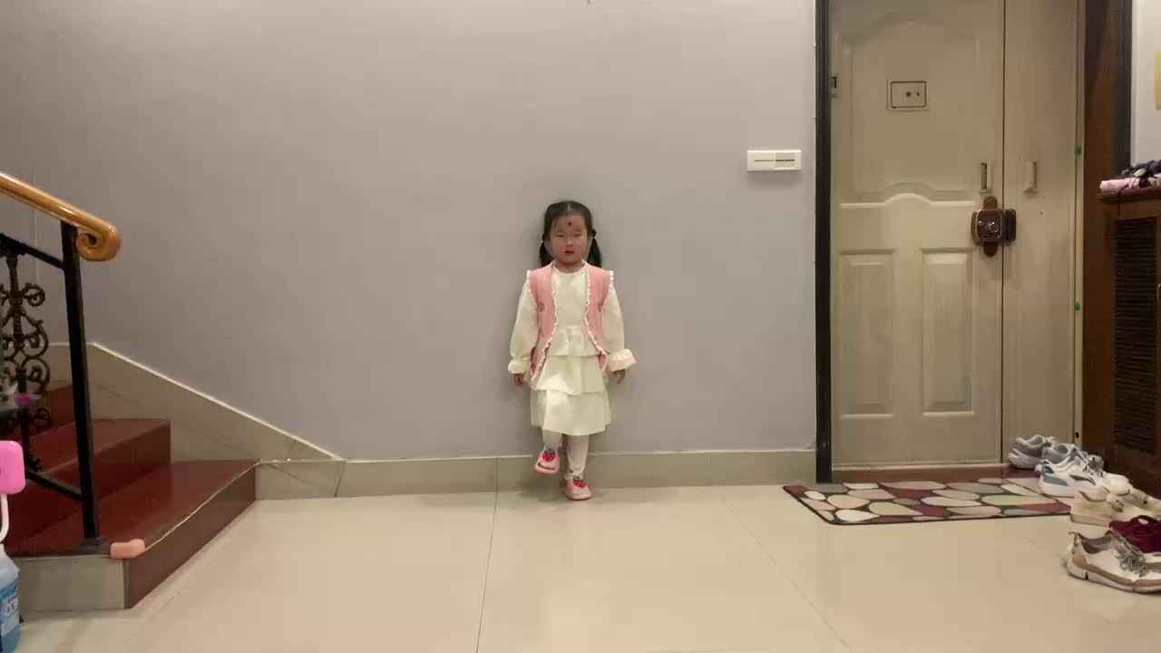 10.18大A班赵欣奕交替高抬腿跳