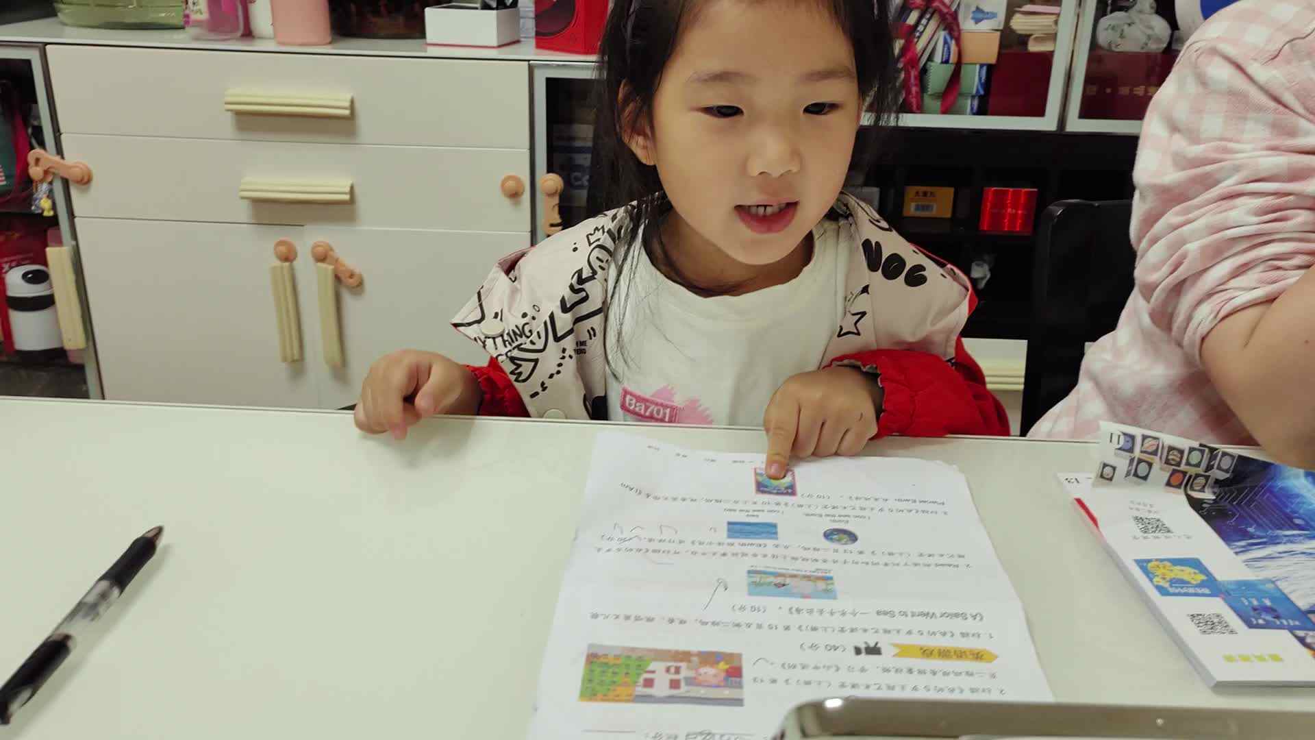 ⁣⁣⁣⁣⁣⁣⁣⁣10月18日大B班宁汐言观看英语绘本