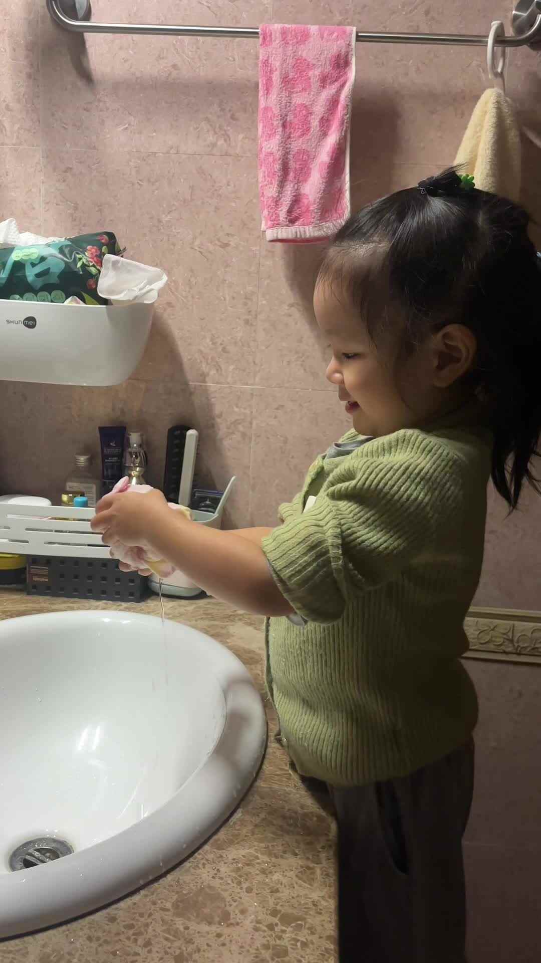实验小班伊伊.mov