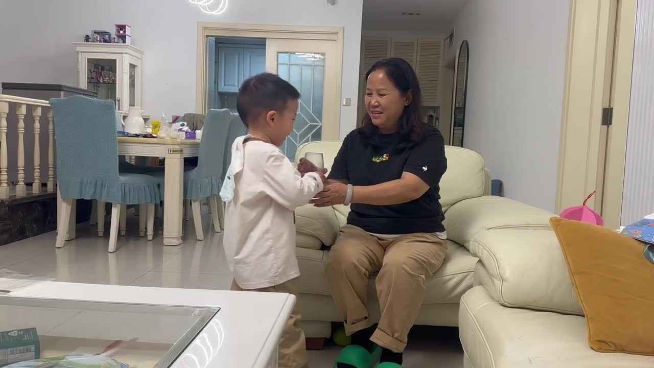 实验中班跳跳重阳节敬老视频2024.10.11