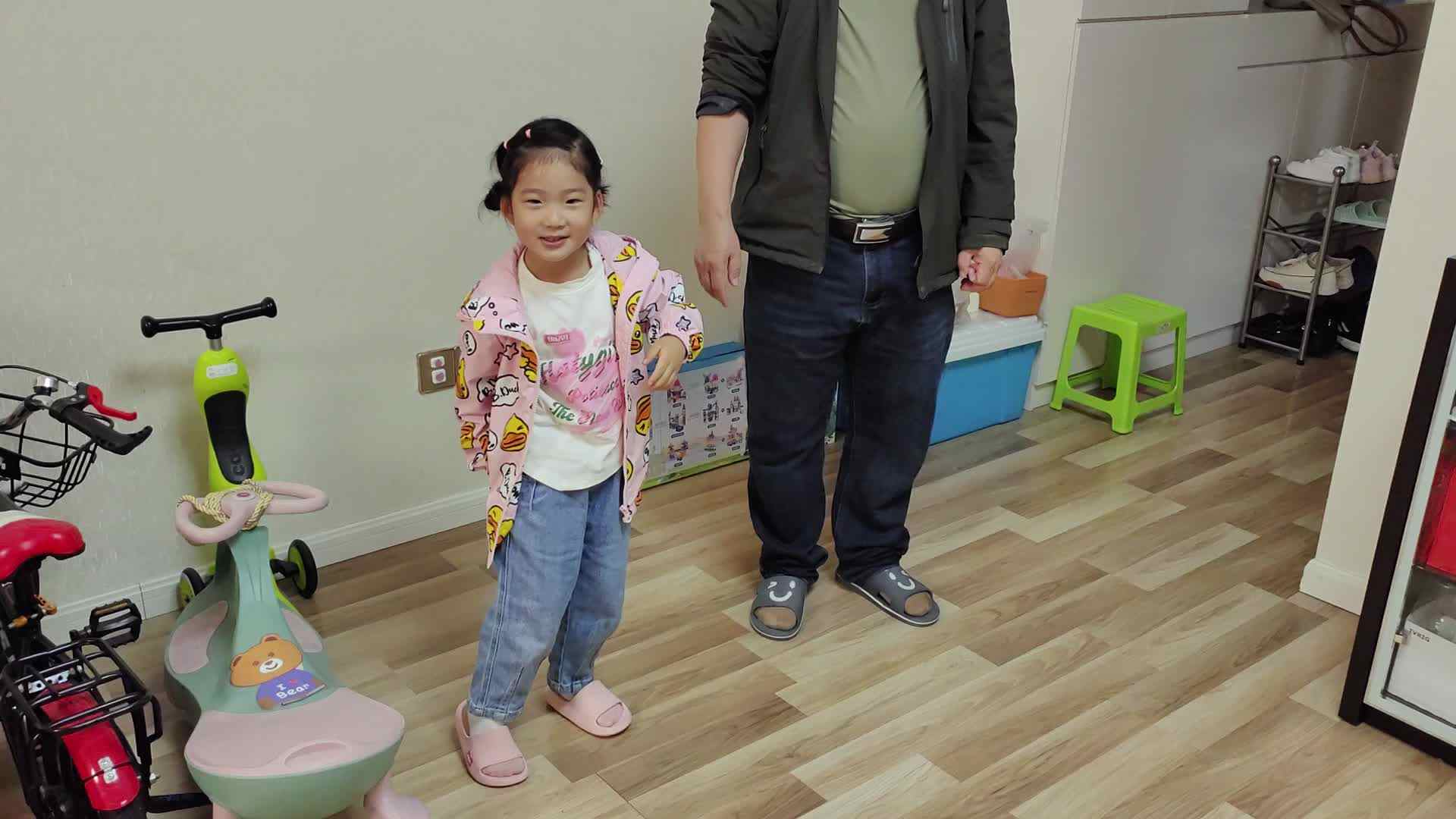 ⁣⁣10月12日大B班宁汐言摸高跳练习