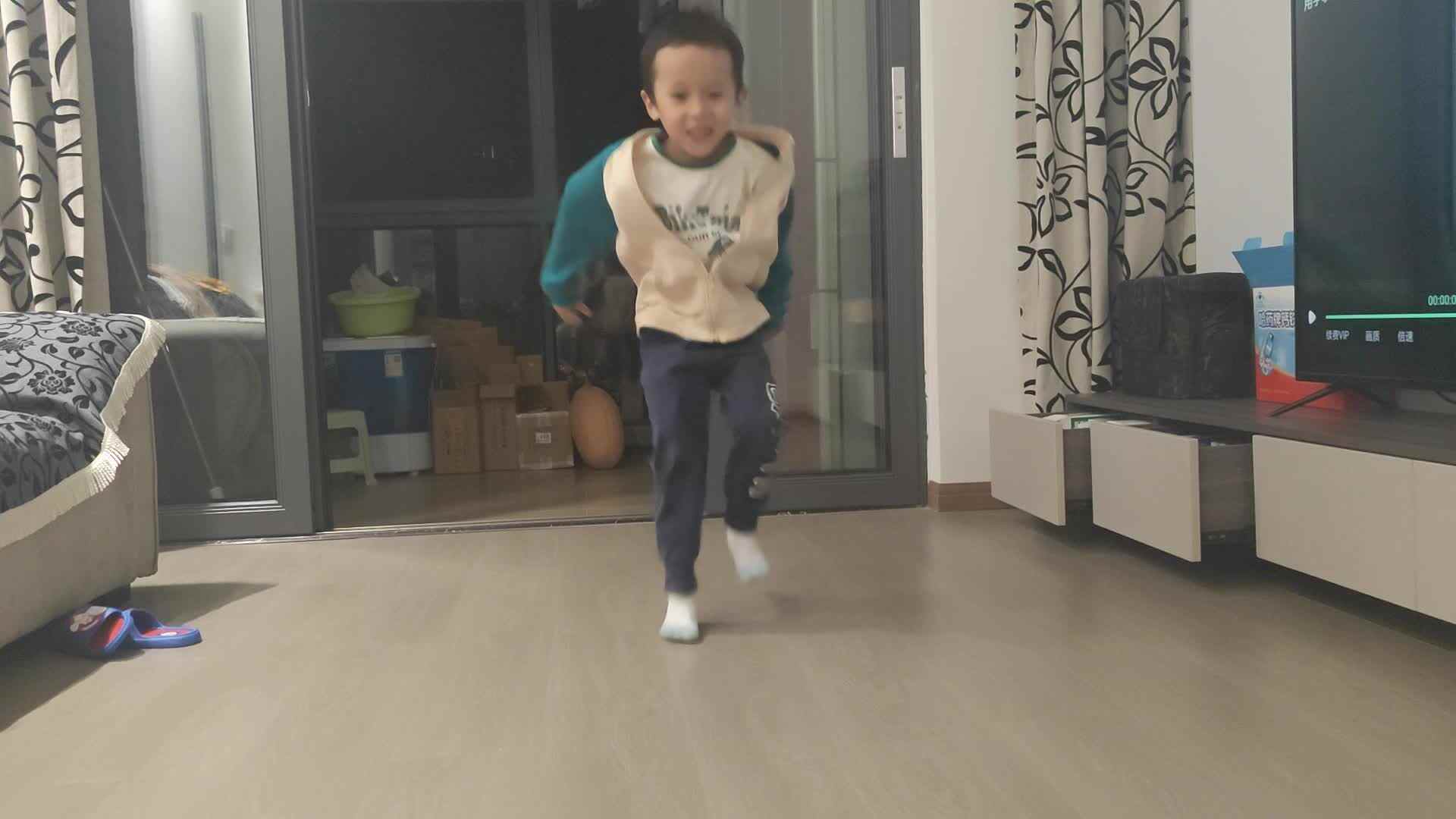 2024.10.28大B班王千与【立定跳远】