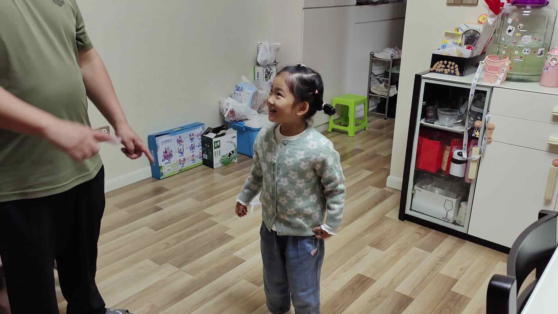 10月10日大B班宁汐言摸高跳练习