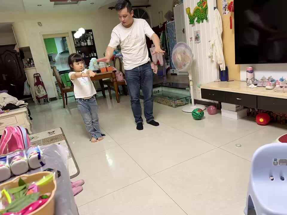 ⁣20241016大B班舒琳芯完成高抬腿练习