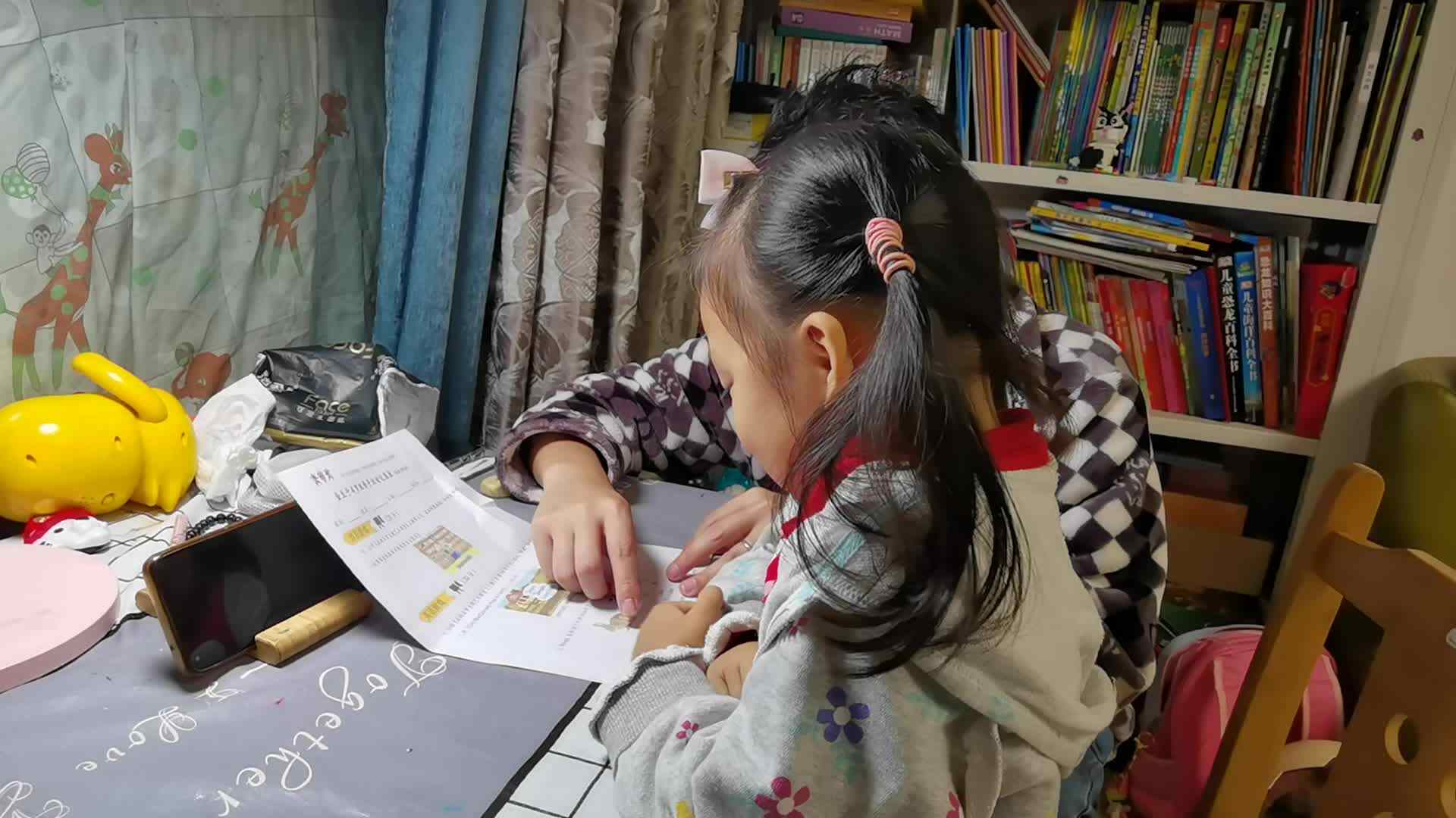 ⁣20241018陈灵兮闯关练习观看英文儿歌《朗读单词和句子》